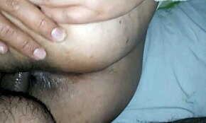 Mi Amiga Llega Borracha a Casa y la Despierto con Anal Duro