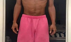 hey, wanna see this cute brunette's barefoot toes workout at gym?