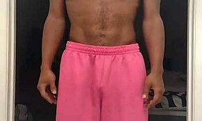 hey, wanna see this cute brunette's barefoot toes workout at gym?