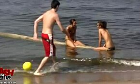 Beefy Guy and Tiny Whore Enjoy Outdoor Beach Fucking