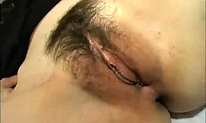 东方美女喜欢近距离玩弄她毛茸茸的阴道