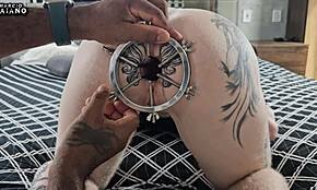 testando dilatador no cuzinho da novinha, ela si garante!