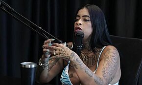 Morena Shows Peitos in Wild Swing Interview 😜