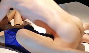 老婆穿蓝色性感内衣，被传教士位猛干造娃