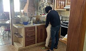 朋友背着我家操我老婆，我嫉妒却兴奋