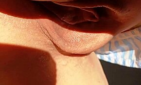 Hey, you into mature cunts with large labia for close-up exhibitionist action?