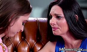 stepdaughter riley reid eating mindi minks juicy pussy