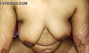 哇！看这个乡村德西婆婆得到极端硬核农场操！