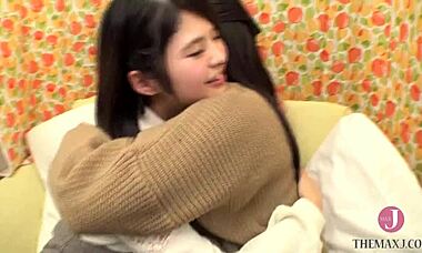 我好害羞但舔了闺蜜的生阴道