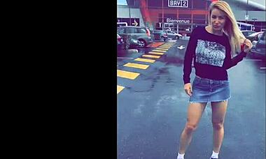 I'm flashing my big black cock in Paris on the second day.