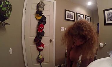 This curly-haired blonde teen is taking hot selfies in her bathroom mirror, so cute!