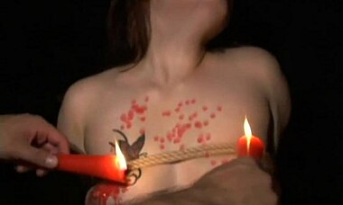 亚洲BDSM美女点燃烟花小穴游戏