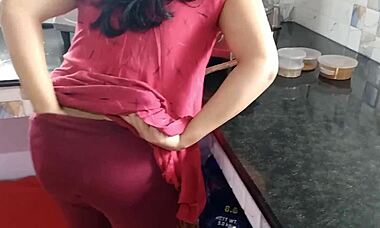 女仆在厨房做饭时被弯腰猛插 自制农场视频