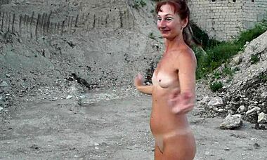 omg this naked mature lady playing with soap bubbles is wild 😜