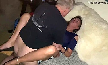 嘲笑绿帽阿格尼斯自慰后