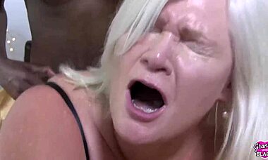 奶奶爱黑人 - Lexus 和 Lacey 提供热辣POV操和手淫