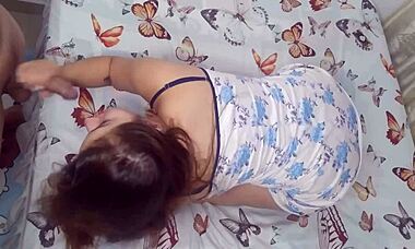 despu�s de mucho insistir mi mejor amiga por fin me deja follar su enorme culo blanco sin que su novio se entere