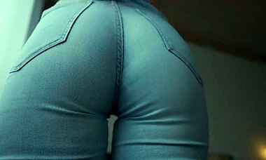 i’m gonna tease ya with my ass in tight jeans and panties