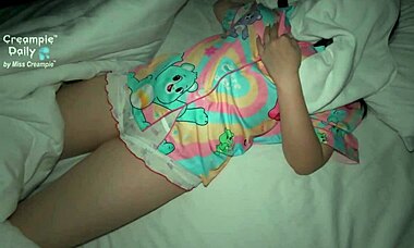 偷偷内射我的继妹在她休息时，太疯狂了！😈