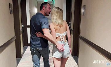 OMG, this dirty teen squirted everywhere on the hotel bed with Sky Pierce! 💦