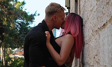 First date with muscular Russian bodybuilder ends in pussy fucking