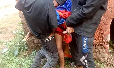 你能承受看我们第一次户外三人行吗？Rupali孟加拉妻子