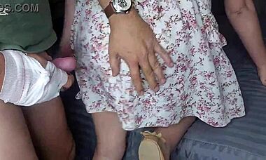 该死！丈夫上班时干我性感继母！