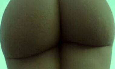 i saw this hot black teen showing her huge ass on camera, it's so sexyy