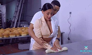 面包师用精液填满我的屁股，谢谢Mariana Martix。