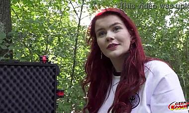 德国侦察员挑选红发足球迷米娅·梅原始公共肛交