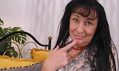 Wow, BBW Lilian with hairy mature body masturbating is hot! 🔥