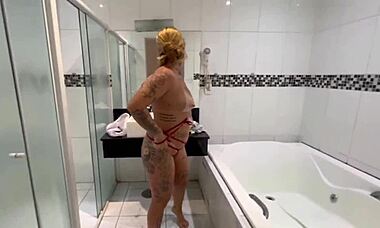 i tried to put it in her ass but she ran away