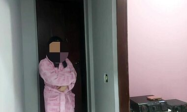 Enteado pega madrasta masturbando o cuzinho 😏