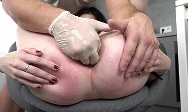 哇第一次新来的害羞18+少女纯洁小穴大师课由瓦尔特·卡罗