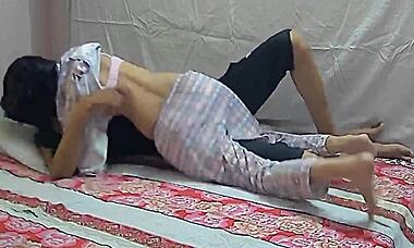 嘿，我房间藏了摄像头，录下这个年轻18+墨西哥美女用大屁股换现金😏